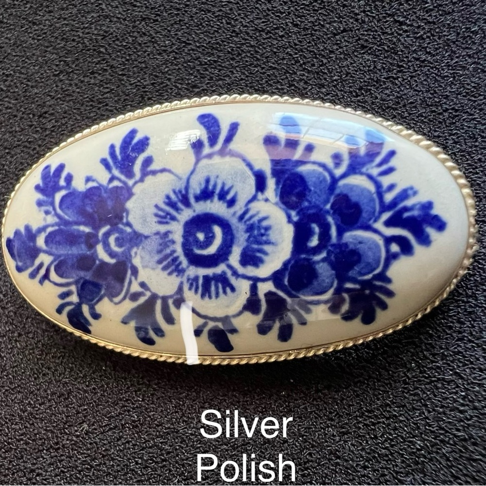 Delft Blue & White Floral Porcelain Oval Brooch with sterling silver accents - Picture 8 of 12